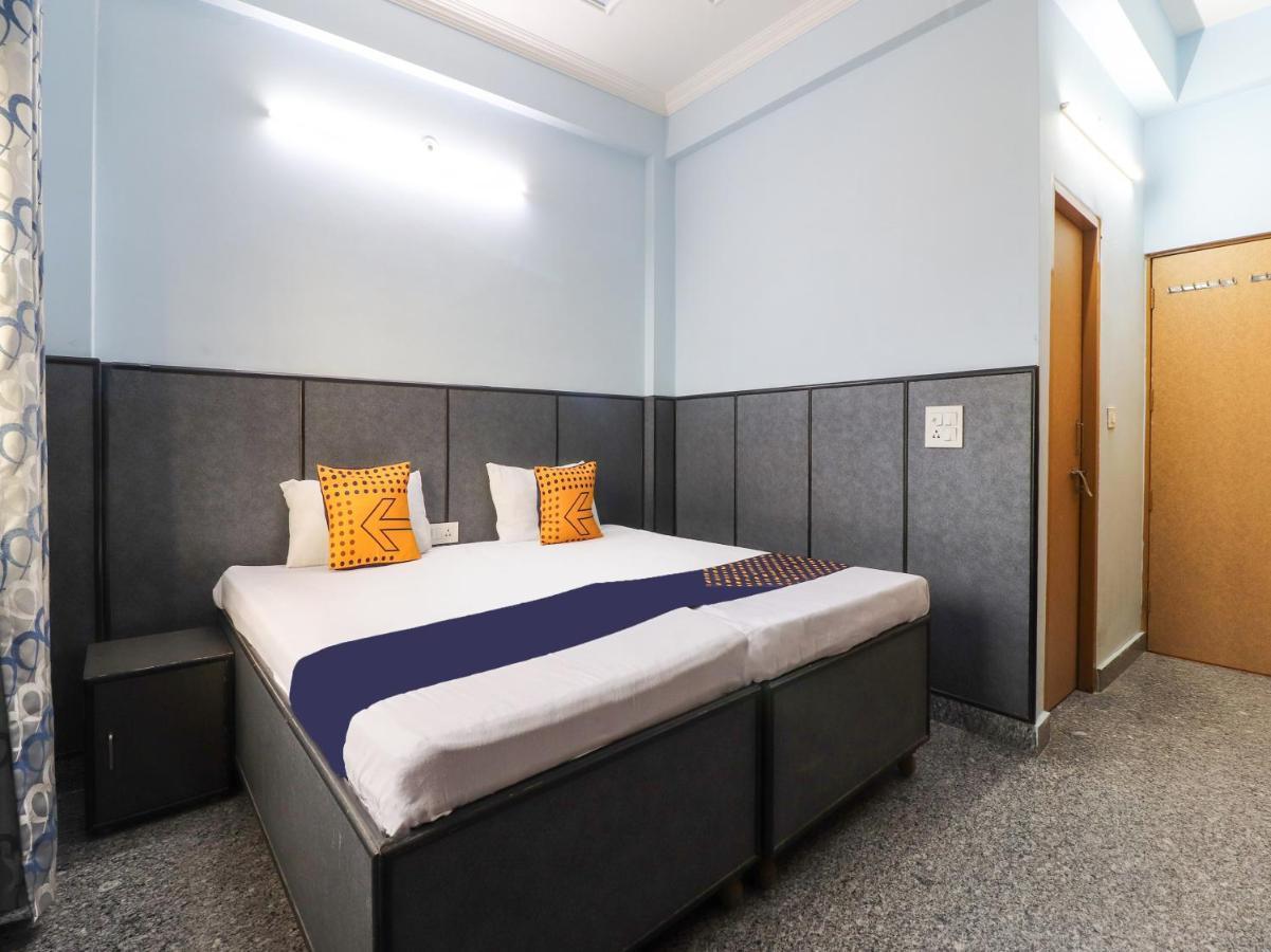 Spot On 82236 Aryan Home Stay Jhajra Екстер'єр фото
