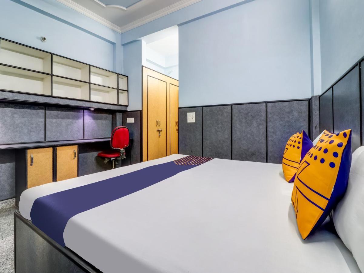 Spot On 82236 Aryan Home Stay Jhajra Екстер'єр фото