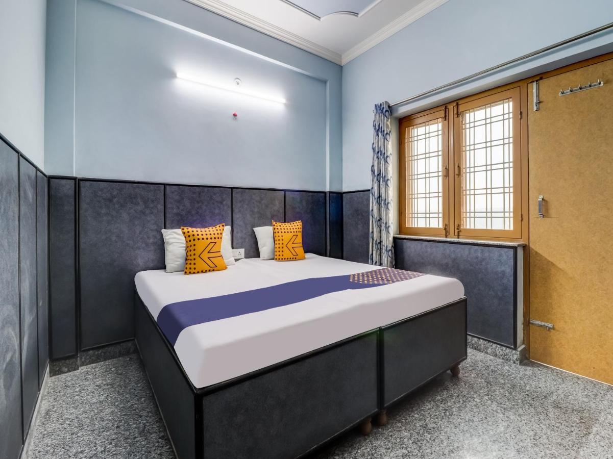 Spot On 82236 Aryan Home Stay Jhajra Екстер'єр фото