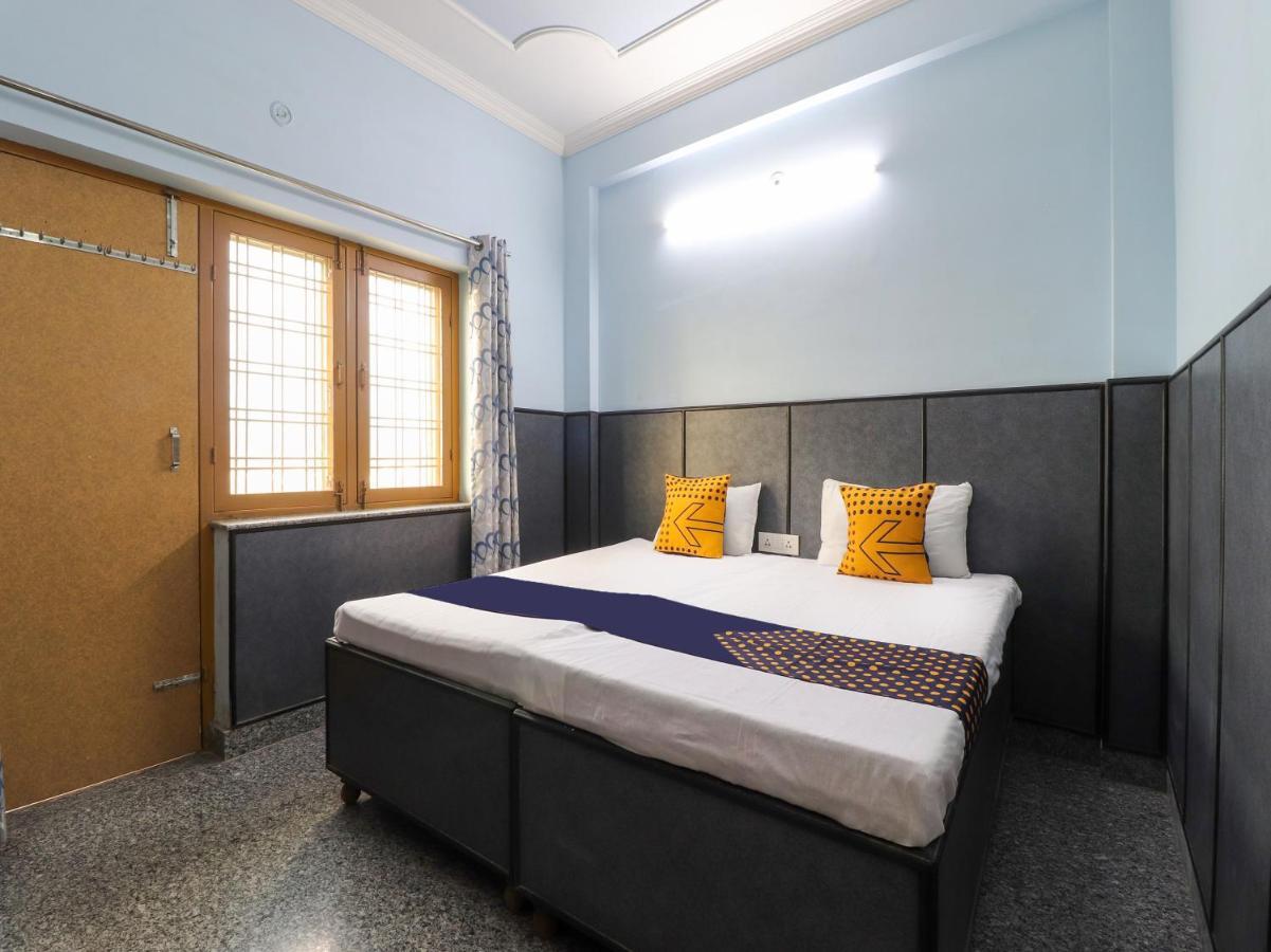 Spot On 82236 Aryan Home Stay Jhajra Екстер'єр фото