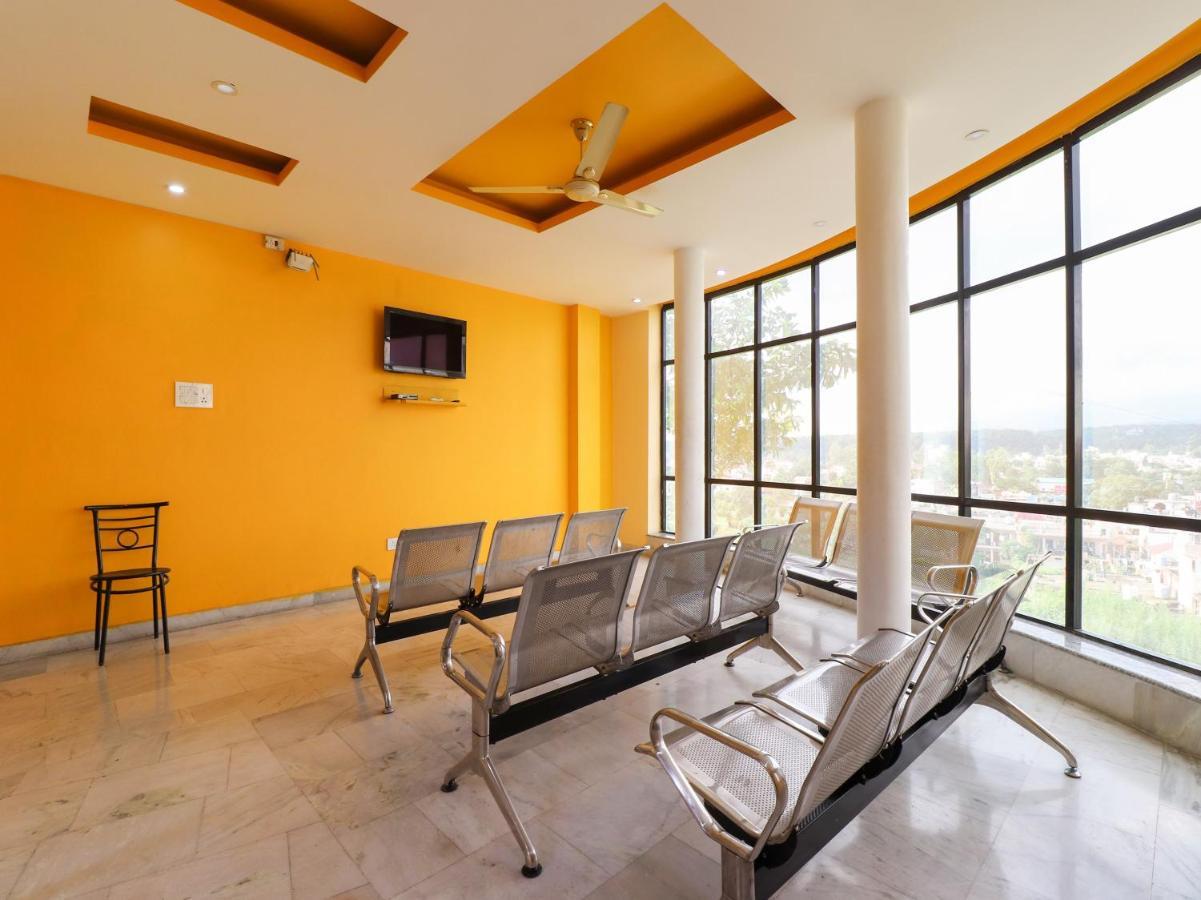 Spot On 82236 Aryan Home Stay Jhajra Екстер'єр фото