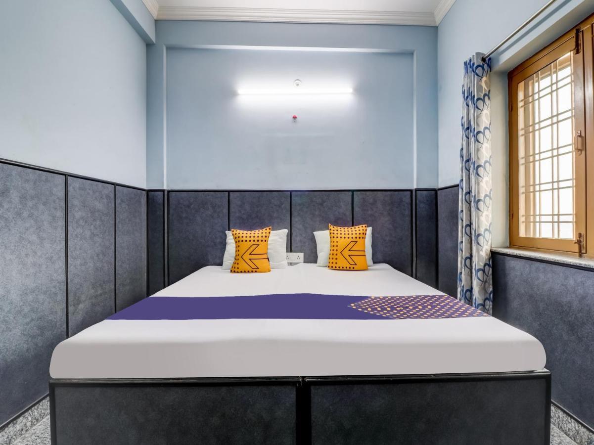Spot On 82236 Aryan Home Stay Jhajra Екстер'єр фото