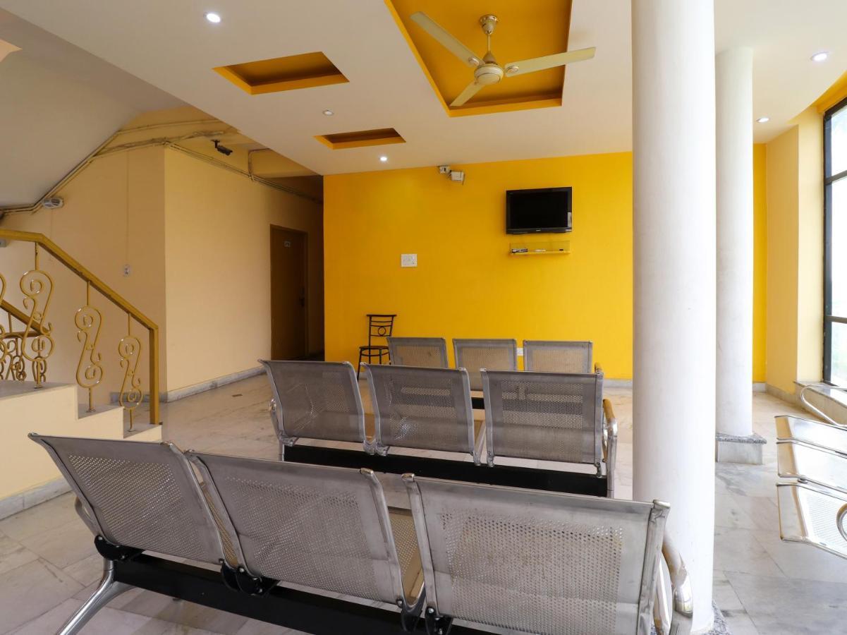 Spot On 82236 Aryan Home Stay Jhajra Екстер'єр фото