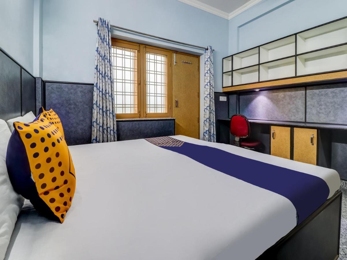 Spot On 82236 Aryan Home Stay Jhajra Екстер'єр фото
